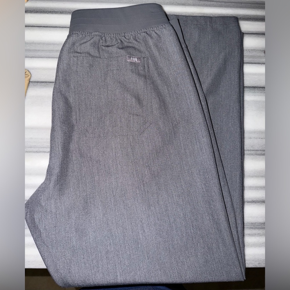 FIGS Women's XL/P Petite Grey Scrub Pants - Technical Collection